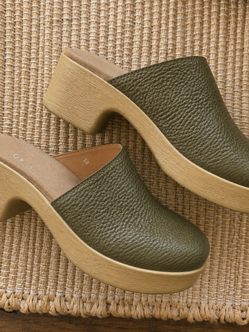 Calou Stockholm Olive Pebbled Leather Platform Mule Clogs EU 38 Boho Minimalist